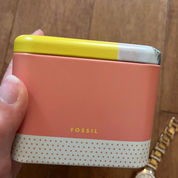 ROSE GOLD FOSSIL WATCH - Picture 5 of 7